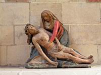 Nevers - Cathedrale St Cyr & Ste Julitte, statue, Pieta, Pierre polychrome du 15eme (00).jpg